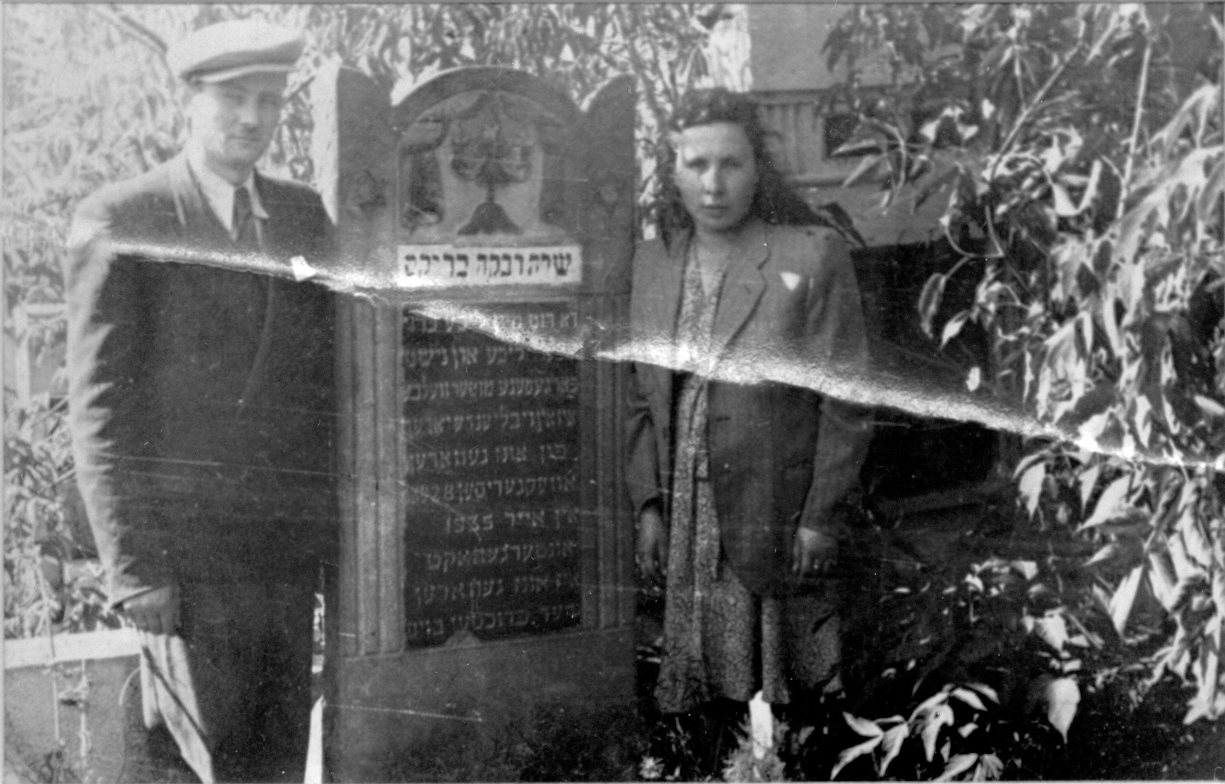 Bursztajn parents, Holocaust survivors