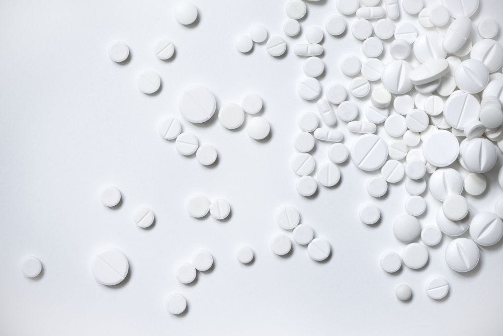white-pills-tabs_Martina/Adobe Stock